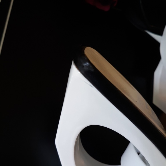 Salvatore Ferragamo Collection Blk/Wht Sandals - Picture 4 of 8